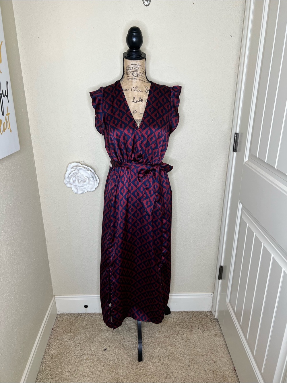 NTM: PrettyLittleThing Geometric Print Belted Satin Maxi Dress Size 6